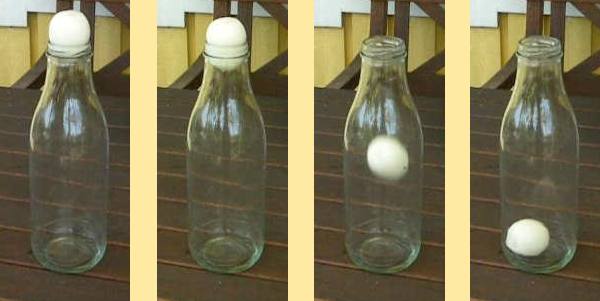Fotosequenz: ein Ei wird vom Unterdruck der heissen Luft in eine Flasche gesaugt